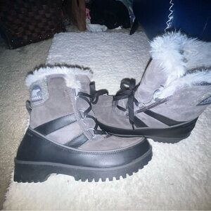 Sorel Women's Black and Gray Winter Boots